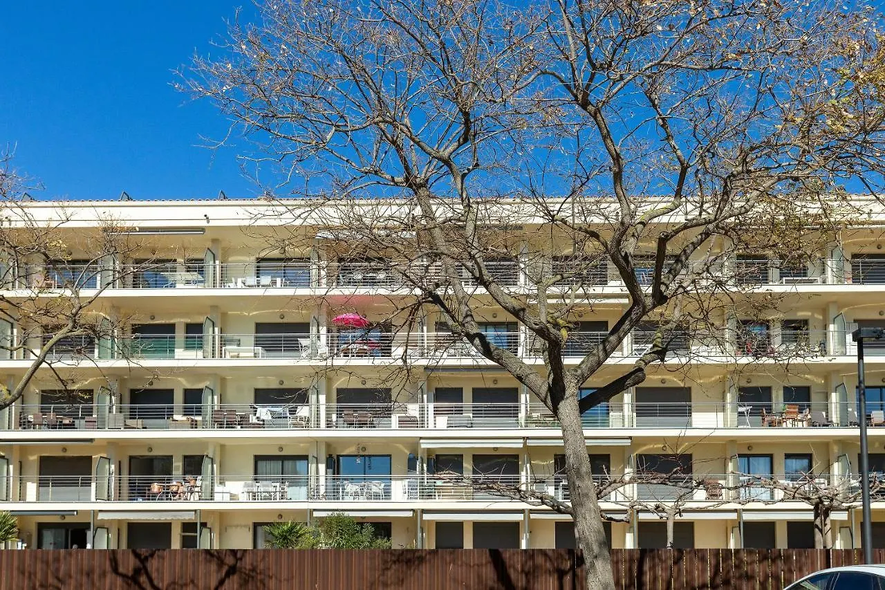 V010 - Milenium - Roses Apartman 0*,